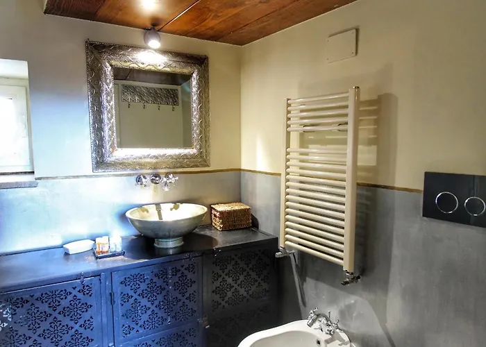 Апартаменты Trastevere Charming Romantic Loft By Yourhost